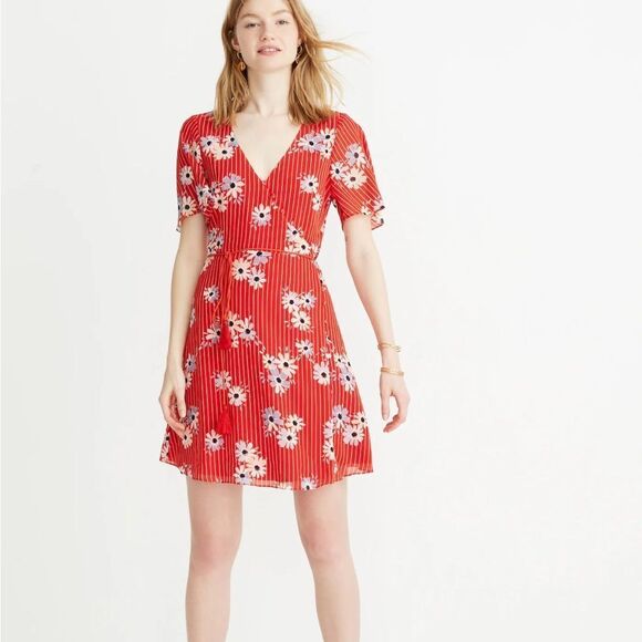 Madewell Button-Wrap Dress in Daisy Society - Picture 1 of 6